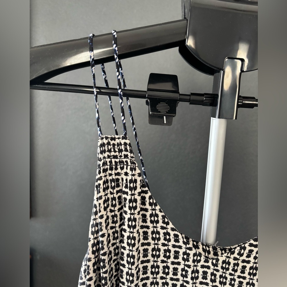 GAP Black, White, and Blue Patterned Flowy Sleeveless Top - Picture 6 of 6